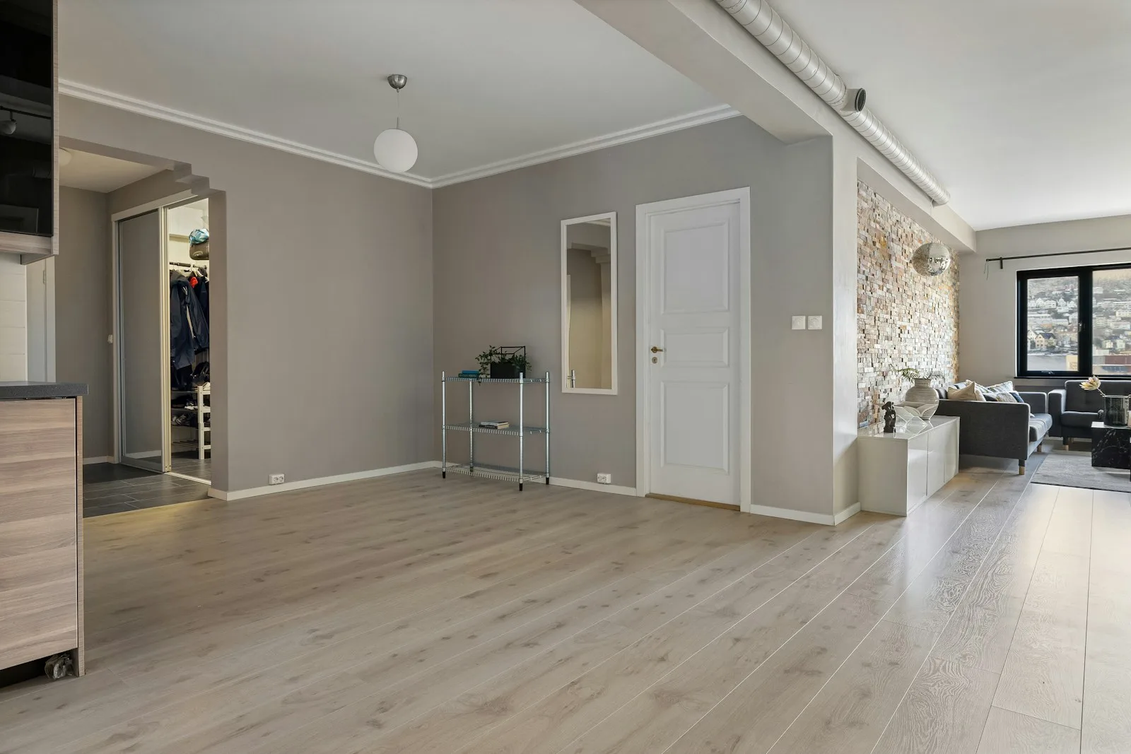cuarto con pavimentos vinílicos y PVC