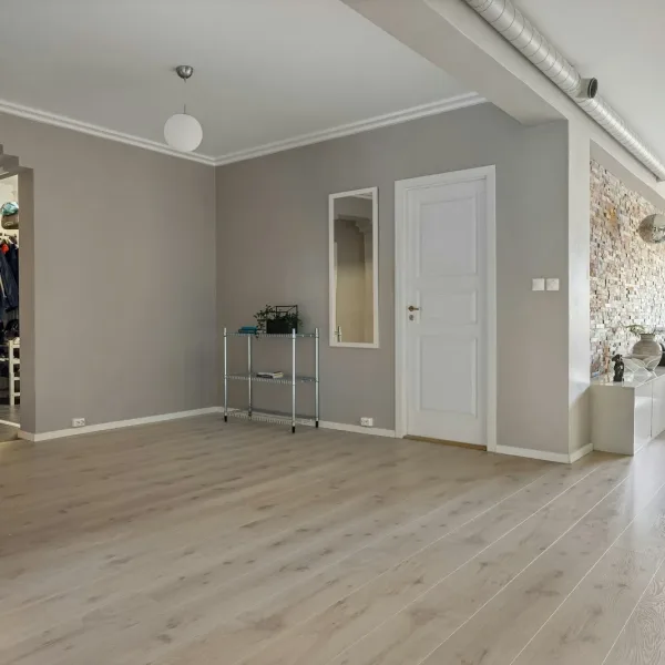 cuarto con pavimentos vinílicos y PVC